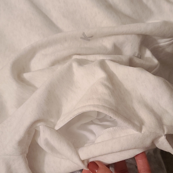 Nike long sleeve cream color sweatshirt with pockets. Size S - Picture 9 of 10